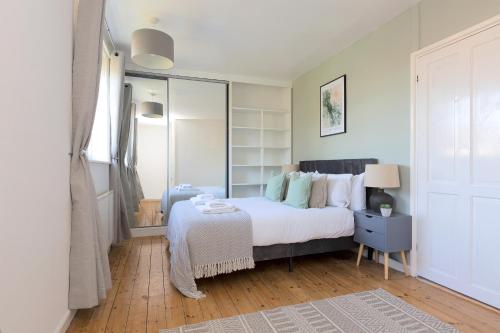 The Morden Room - Apartment - London