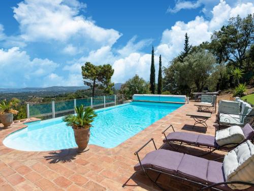 Nice apartment in Grimaud with private pool