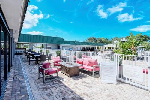 Waterfront, Pool, Tiki Bar & Grill, Gym, location! in Sarasota, USA