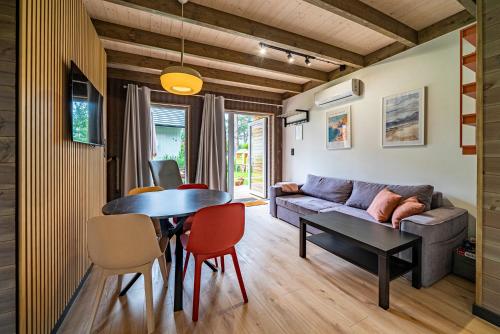 Osada Dębki Cicha (Osada Debki Cicha) in Дебкі