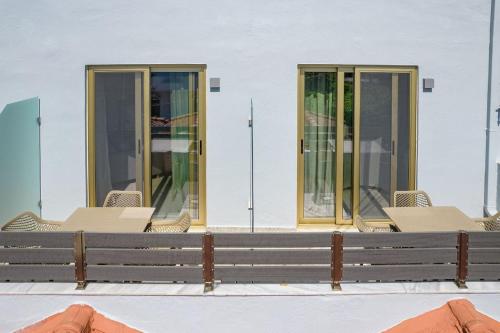 Golden sea suites