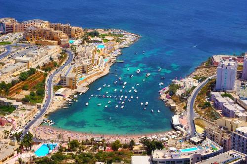 Contemporary 3BR Retreat in Prime Sliema by Buena Vista - image 4