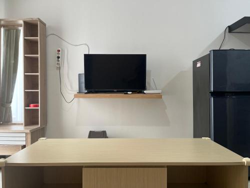 บริการและสิ่งอำนวยความสะดวก, FREE WIFI, NETFLIX, SMART TV - Studio with Foldable Wall Bed at Serpong Garden Apt (FREE WIFI, NETFLIX, SMART TV, MINERAL WATER, AMENITIES - Studio with Foldable Wall Bed at Serpong Ga) in ชีเซาก์
