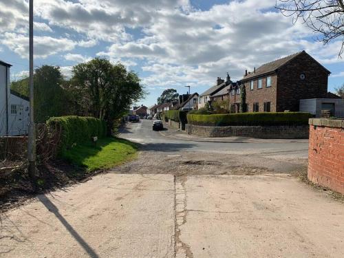 Newton Hall farm cottage with amazing views & hot tub