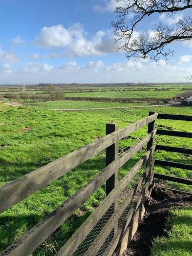 Newton Hall farm cottage with amazing views & hot tub