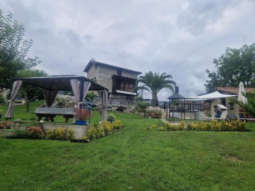  Casa Rural EL CAU, Unterkunft in Llonín