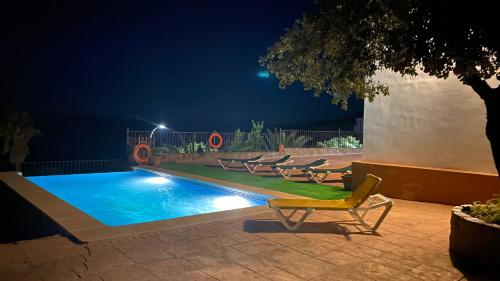 Chalet en Villaharta con piscina, Ferienwohnung in Villaharta