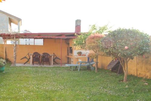 3 habitacio, jardín y vistas al mar