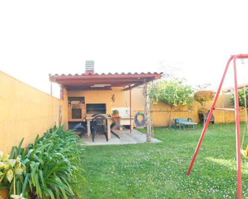 3 habitacio, jardín y vistas al mar