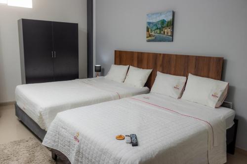 1 queen bed, 1 double bed
