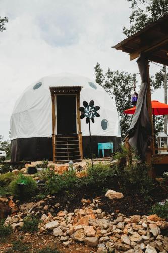 A szálláshely kívülről, WATERFRONT LUXURY GLAMPING DOME in Rogersville (AL)