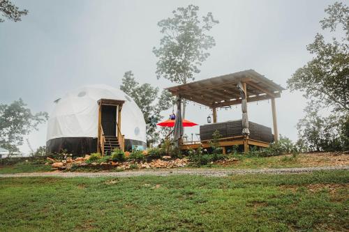 A szálláshely kívülről, WATERFRONT LUXURY GLAMPING DOME in Rogersville (AL)