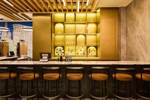 Delta Hotels by Marriott New York Times Square - 바/라운지