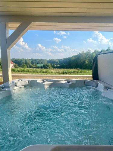 Osada Skoczkowo domki z kominkami, jacuzzi, balią i sauną nad jeziorem