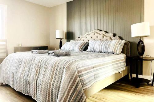 Lake front house 4 beds 3baths