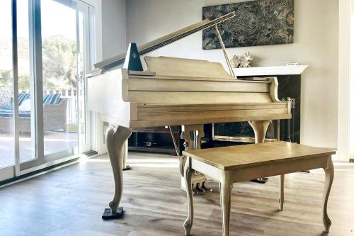 Lake front house 4 beds 3baths in Agoura Hills, USA