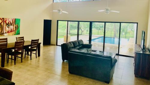 Sublime Villa in the Heart of Playa Coronado photo 3