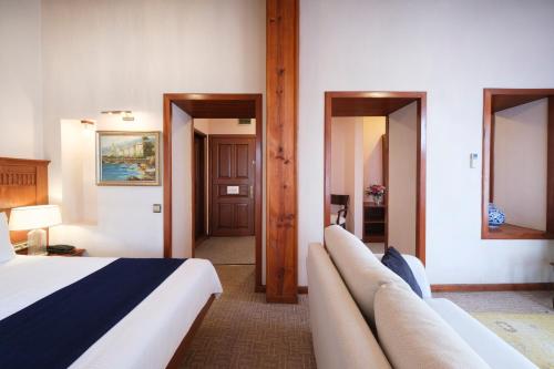 1 queen bed