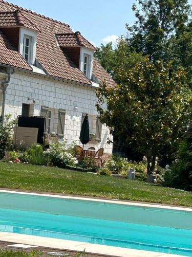 l'abreuvoir de rivière (l'abreuvoir de riviere) in Longpre-Les-Corps-Saints