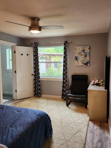 Cozy Bedroom with Private Ensuite Bathroom - Room # 2 in SAHRED house NO PET in Orlando, USA