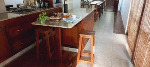 Kitchen, Aeropuerto a 5' y Ruta del Vino a 100 mts in Gral. Alvarado