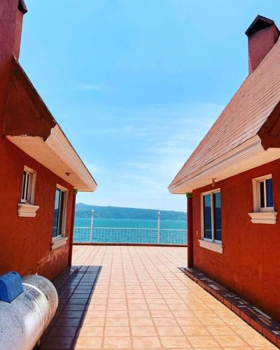 Cabanas y Habitaciones El Malecon in Zirahuen