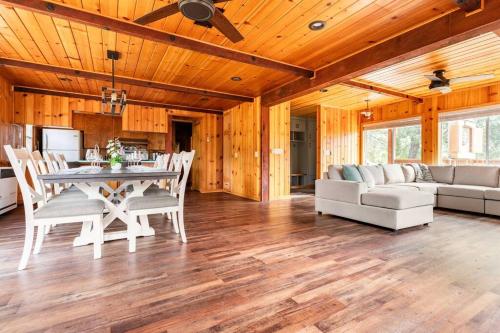 Sequoia Retreat- Spacious Cabin, Hot tub, & Sundeck