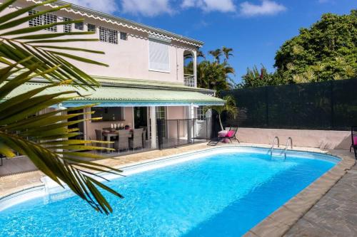 Плувен басейн, La Villa Mussanda avec piscine in Baie-Mahault