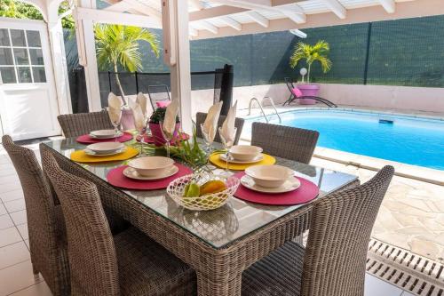 Удобства, La Villa Mussanda avec piscine in Baie-Mahault