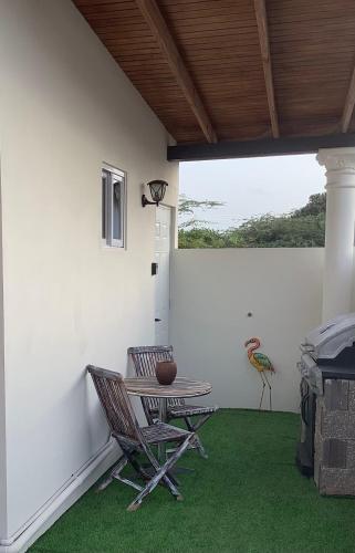 Terraza/balcón, Cozy 1-bedroom apartment minutes away drive to Mangel Halto Beach in Savaneta