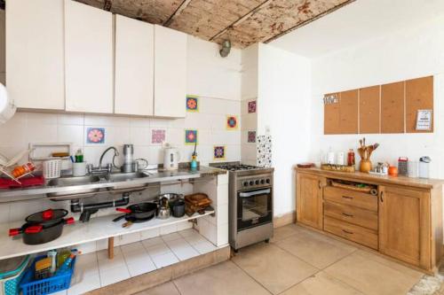 Kitchen, Casa Boedo in Boedo
