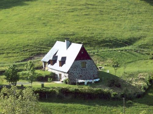 Gîte Thiézac, 4 pièces, 6 personnes - FR-1-742-79 - Thiézac