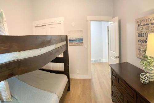 Stunning Single Level Home w/ Outdoor Spa Jacuzzi! thumb 3