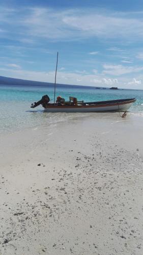 Pepele eco-lodge in Nggatirana Island