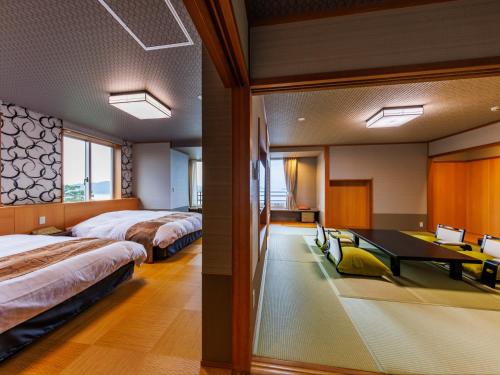 戸田家和洋室　スイート　オーシャンビュー　お部屋での夕食
