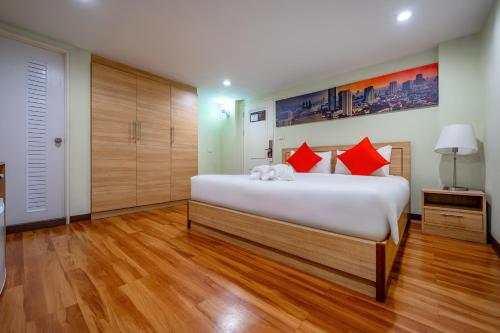 room detail thumbnail 0