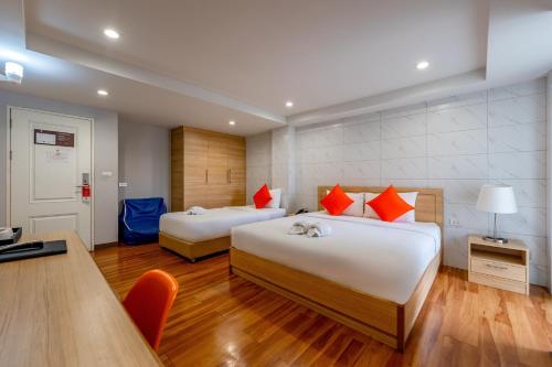 7 Days Premium Hotel at Icon Siam Station in Thonburi