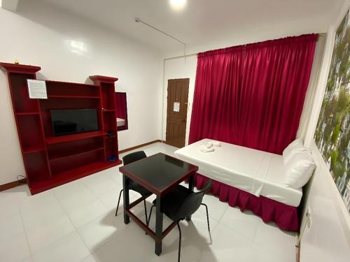 DESTINY's PLACE HOTEL CHEAPEST! COLDEST! MAGANDA! MALINIS! NEAR ROBINSONS XENTRO MALL in Calapan