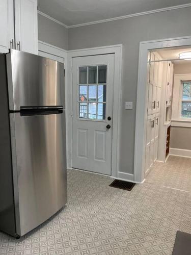 *Charming 2BR~King Bed~Grill*Firepit~9 Min to ISU - image 13