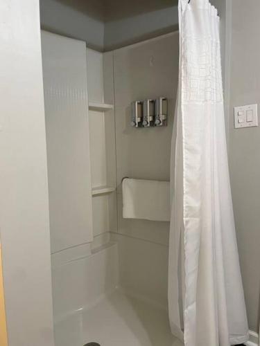 *Charming 2BR~King Bed~Grill*Firepit~9 Min to ISU - image 12