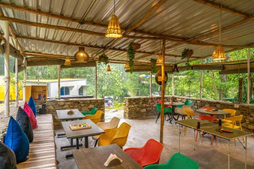 Restorāns, Whoopers Boutique Resort Jibhi in Banjar