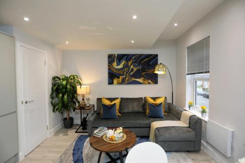 Picture of Aisiki Apartments At Stanhope Road, North Finchley, A 3 Bedroom And 2 Bathroom Pet Friendly Duplex F