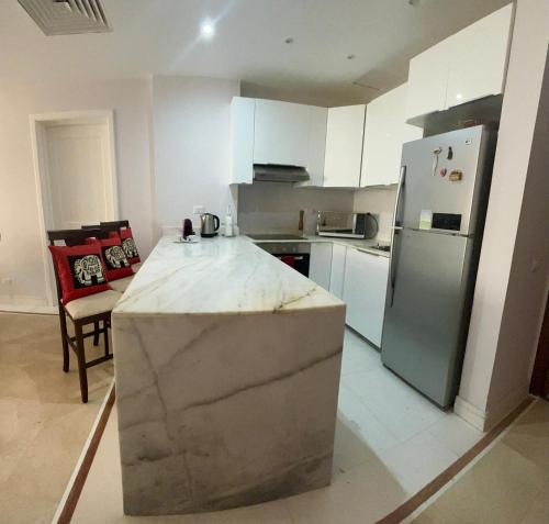 Luxury 2BD flat, steps from Sahl Hasheesh beach - Tap to explore photos