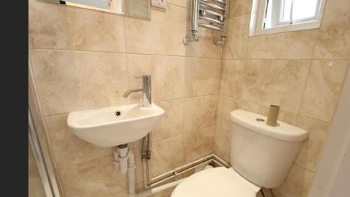 Double room with shared bathroom near kings Cross-rm3, Londýn (fotografie 10)
