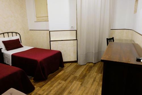 Twin Room with Terrace image 2