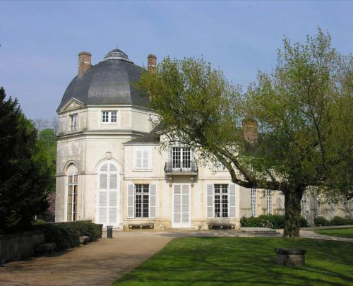 *** Domaine des Noyers - Proche centre Ville in Chateauneuf-sur-Loire