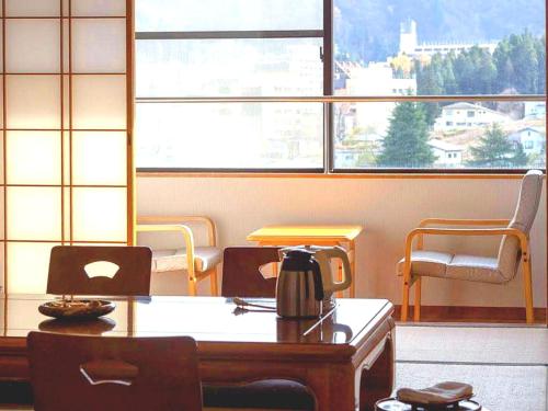 room detail thumbnail 1