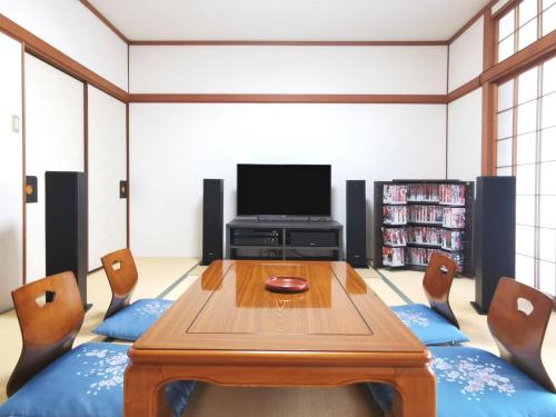 room detail thumbnail 1