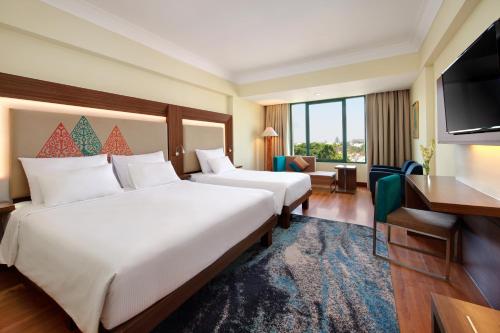 1 king bed, 1 twin bed