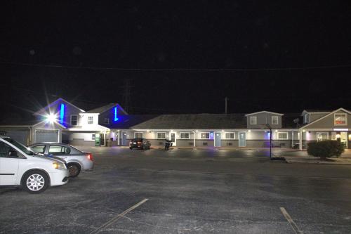 Hometowne Inn & Suites - 숙소 외관